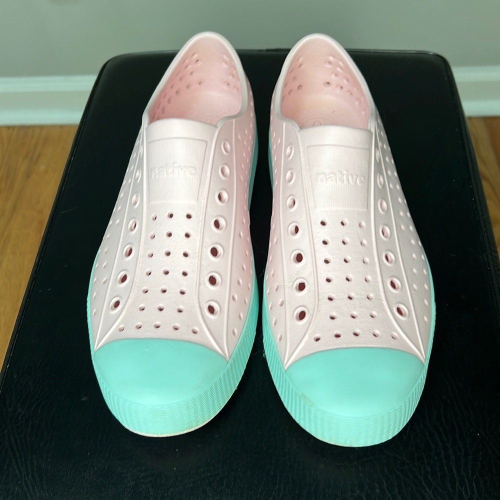 Native Jefferson pink and sea foam green rubber slip on sneaker sz 11 womens